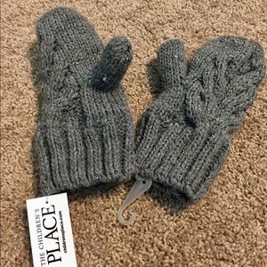Grey girls gloves: the children’s place size L/XL